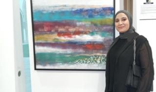 وفاء رواح" فنانة تشكيلية تحكي مواضيع صادقة من خلال لوحاتها