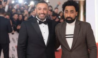 المخرج أحمد بوجي والفنان أحمد السقا خلال حفل فني