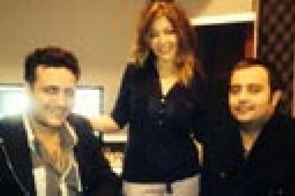 بالصور: سميرة سعيد مع رحيم ونور في الاستوديو