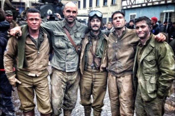 بالصورة: شيا لابوف وبراد بيت في ساحة معركة Fury
