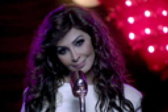 إليسا تبدأ في اختيار أغاني ألبومها الجديد