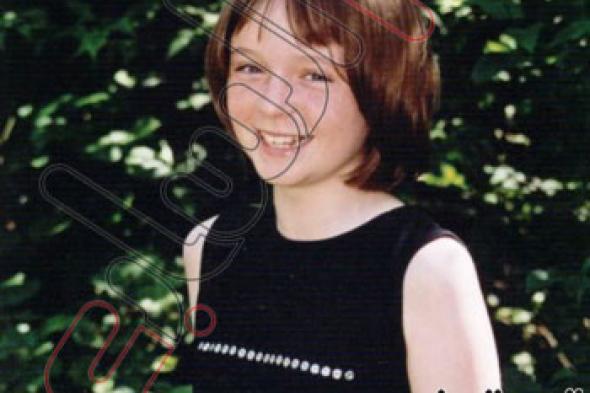 بالصور.. فتاة بريطانية مصابة بمرض مزمن يجعل عمر عظامها 100 سنة