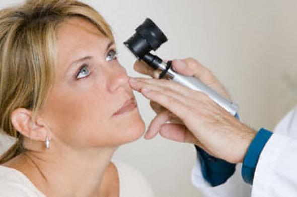 كيف يمكن علاج الاستجماتزم المصاحب للمياه البيضاء؟