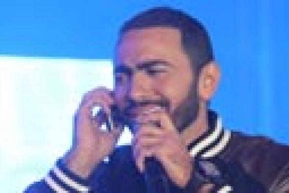 بالفيديو: تامر حسني يسخر من اتهامه بتأجير المعجبات في حواره مع MBC