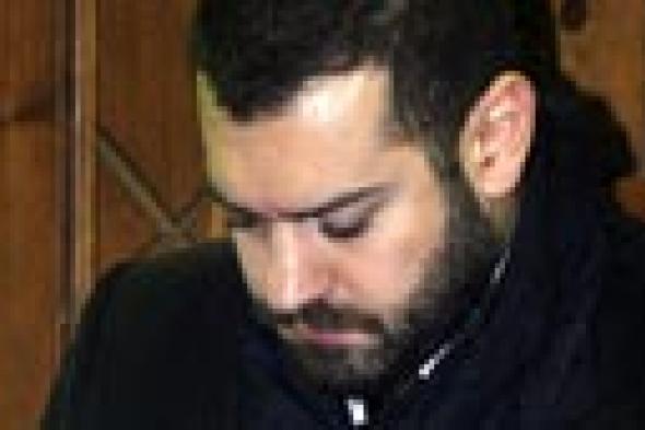بالصور: السقا ورمزي وكندة علوش يواسون عمرو يوسف في عزاء والده