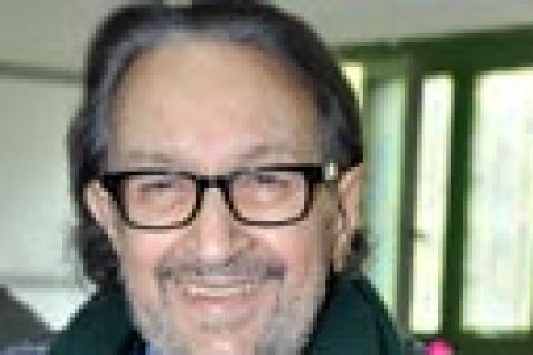بالصور: نور الشريف سعيد بتصويته بـ"نعم للدستور"