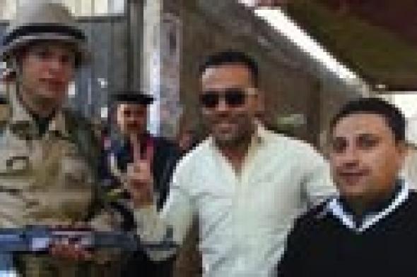 بالصورة: تامر عاشور في الاستفتاء على الدستور