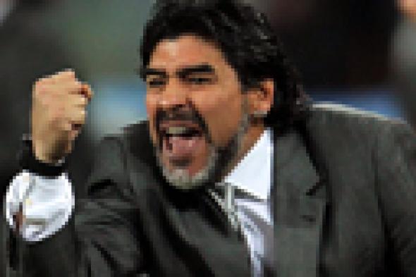 بالصور: مارادونا يكتشف المواهب الكروية في The Victorious
