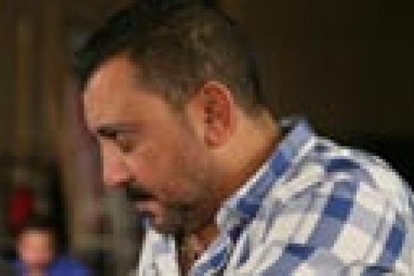 نصر محروس يطالب السيسي بالترشح للرئاسة بـ "عايزينك"