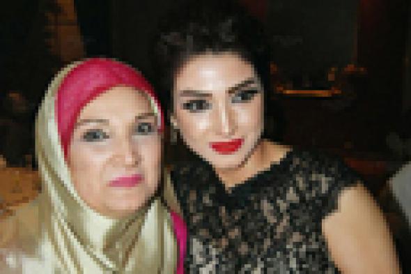 صورة: ظهور نادر لوالدة روجينا