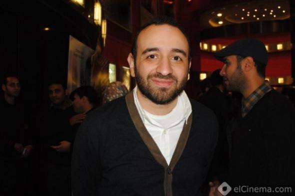 بالفيديو: عمرو سلامة يروج لفيلمه الجديد "لامؤاخذة" بطريقة مبتكرة