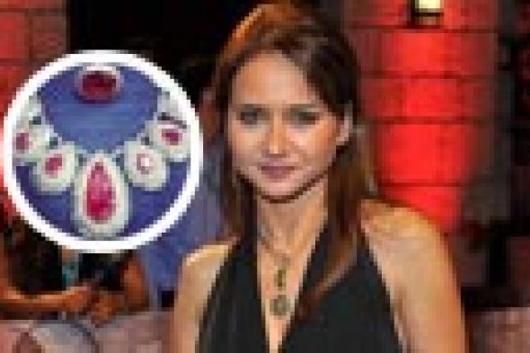 صورة: نيللي كريم تستعرض موهبتها في تصميم المجوهرات