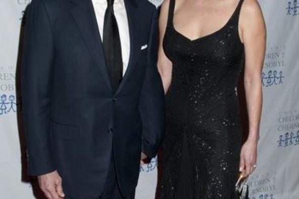 والدة مايكل دوجلاس تؤكد عودته لكاثرين زيتا جونز