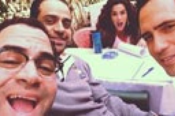 صورة: هند صبري وشاهين وظافر وعمر في كواليس "إمبراطورية مين"