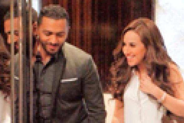 صورة: تامر حسني وشيري عادل في انسجام تام في كواليس "فرق توقيت"