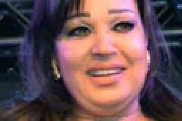 تكريم فيفي عبده كأم مثالية يثير عاصفة من الجدل على مواقع التواصل الاجتماعي