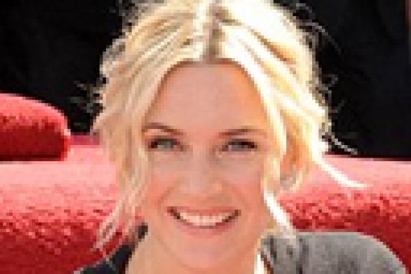 بالصور والفيديو: كيت وينسلت تحصل على نجمتها بممر الشهرة