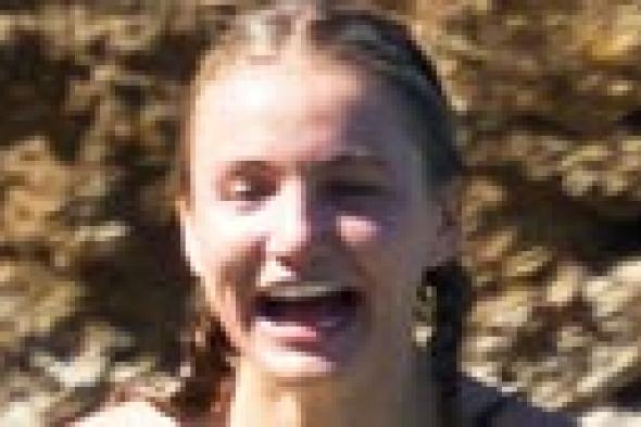 كاميرون دياز تستمتع بالسباحة عارية مع صديقاتها