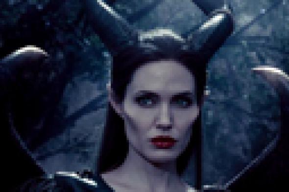 أنجلينا جولي تستعين باليوجا للطيران في "Maleficent"