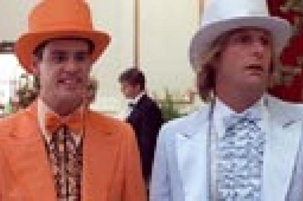 صورة: بدل جيم كاري وجيف دانييلز تزينان الملصقات الدعائية للجزء الثاني من Dumb & Dumber