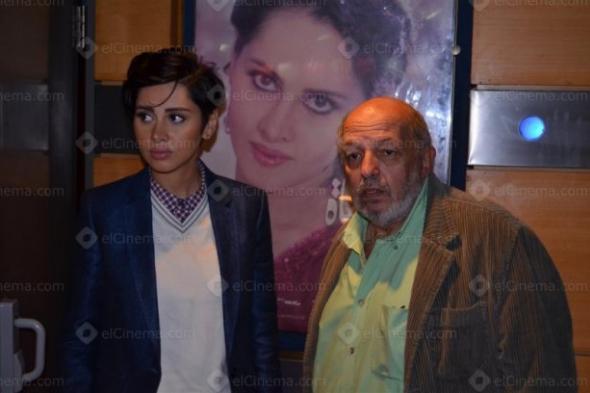 محمد خان يرغب في عرض فيلم "فتاة المصنع" في الأباجية