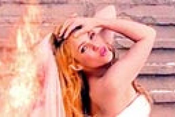 بالفيديو: فستان زفاف شاكيرا المشتعل في Empire يقترب من 5 ملايين مشاهدة