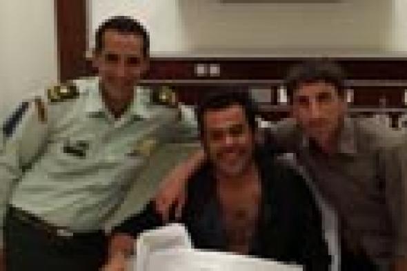 بالصور: "الملحمي" يصيب منذر رياحنة بالكتف والظهر