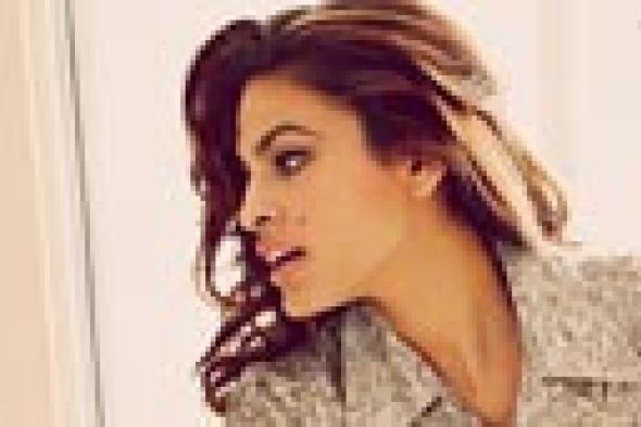 إيفا منديز: "الجينز" أسوأ كوابيسي .. وأمي تنصحني باستعراض قوامي