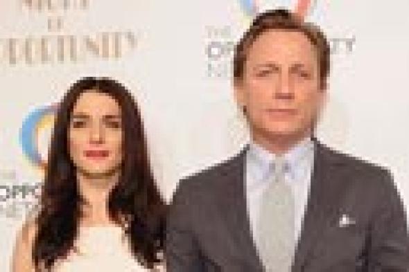 بالصور: دانييل كريج "جيمس بوند" في ظهور نادر مع زوجته الممثلة راتشيل وايز