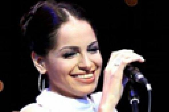 اسمع: آمال ماهر تغني "طوبة فوق طوبة" لمصر