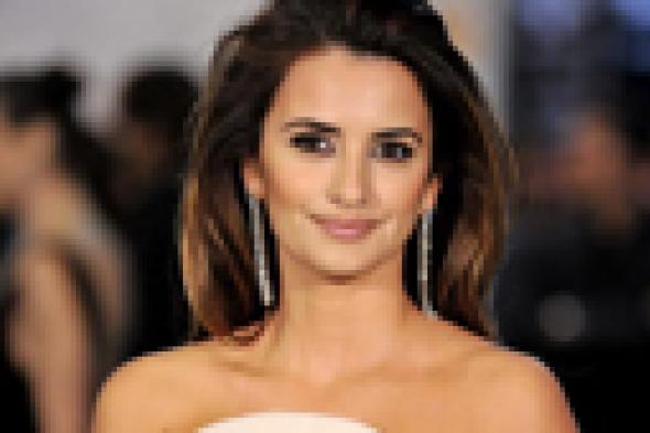 بينيلوبي كروز مرشحة أن تلعب دور فتاة "جيمس بوند" الجديدة