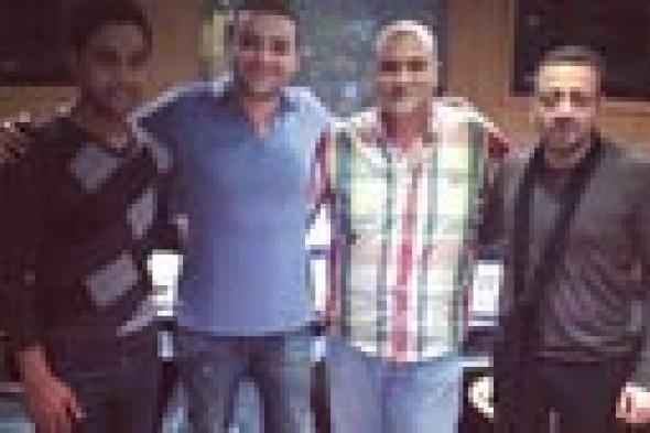 صورة: أحمد جمال يجمع بين رامي صبري ولؤي