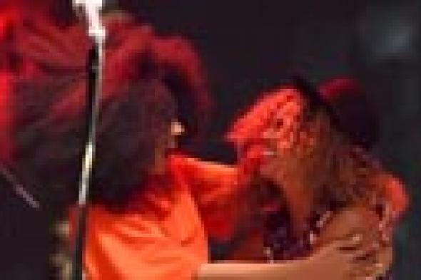 بالفيديو: بيونسيه تقتحم حفل شقيقتها سولانج لترقص معها