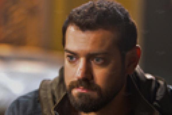 عمرو يوسف يستأنف تصوير "عد تنازلي" بعد رحلة "امستردام"