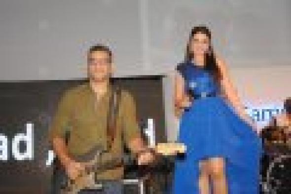 بالصور: درة ووسط البلد يتألقان في حفل إطلاق سامسونج جلاكسي 5S