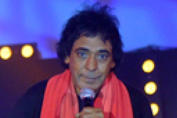 رواد Twitter يهنئون محمد منير على زواجه بـ #مبروك_يا_كينج