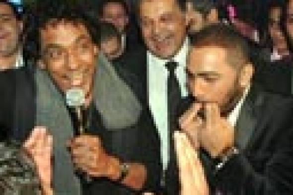 تامر حسني يهنيء منير على زواجه