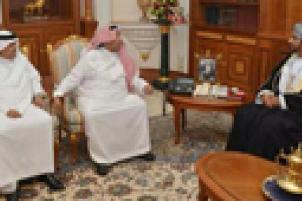 بالصور: سلطان عمان يكرم محمد عبده وأبو بكر سالم