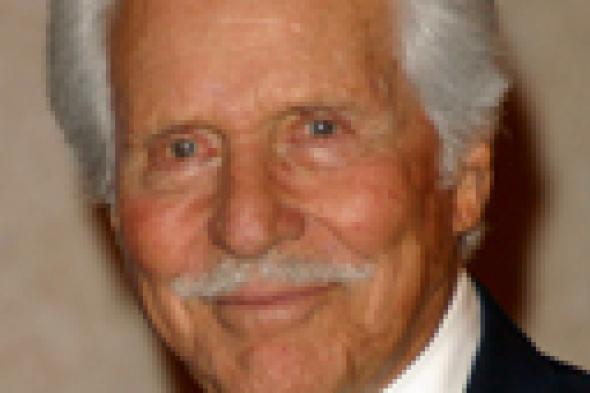 وفاة الممثل الأمريكي زيمباليست عن 95 عاما