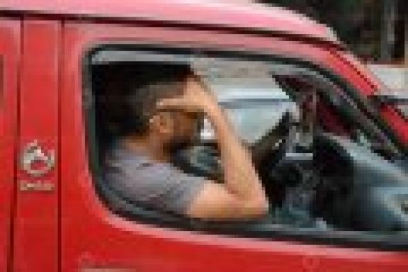 بالصور: حماقي يودع والده لمثواه الأخير