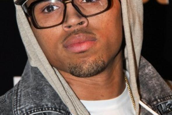 حبس كريس براون 131 يوم لانتهاكه شروط إطلاق سراحه