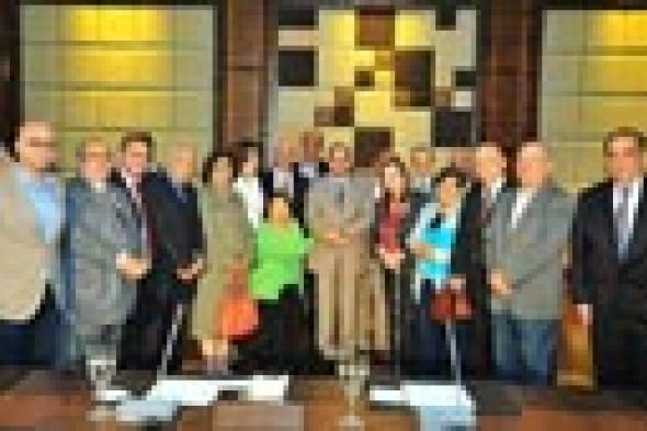 صورة: الانتقادات تحاصر مؤلف "الفيل الأزرق" بسبب لقاء مع السيسي