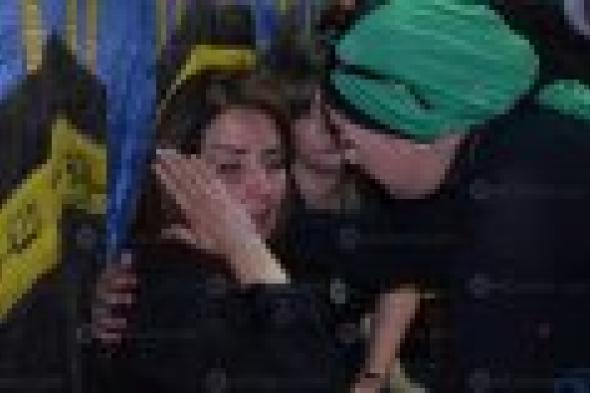 بالصور: نجوم الفن في عزاء إسماعيل كتكت.. وانهيار أمل رزق في البكاء