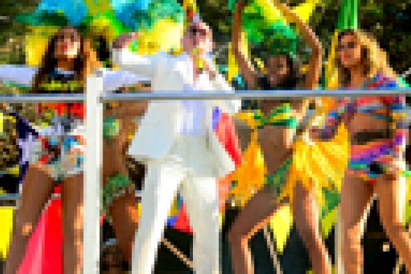 بالفيديو: أجواء احتفالية بين جينيفر لوبيز وبيتبول في الأغنية الرسمية لكأس العالم We Are One