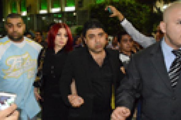 بالصور: هيفاء وهبي وسط حراسة في عزاء حسين الإمام