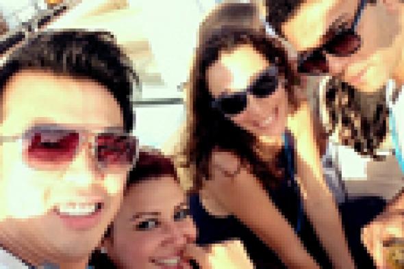 آسر ياسين وزوجته يرزقان بمولودهما الأول