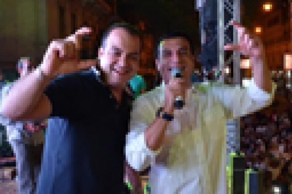 بالصور: إيهاب توفيق يحيي احتفالية تأيد السيسي بالكوربة