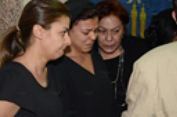 بالصور: نجوم الفن في عزاء المخرج مدحت السباعي