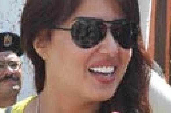 بالصور: سمية الخشاب تستعيد رشاقتها خلال التصويت للسيسي