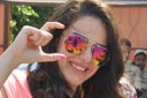 بالصور: دنيا عبد العزيز تؤكد انتخابها للسيسي